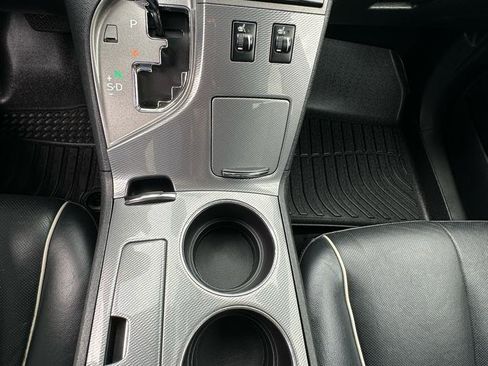 Used 2015 Toyota Venza XLE image 32