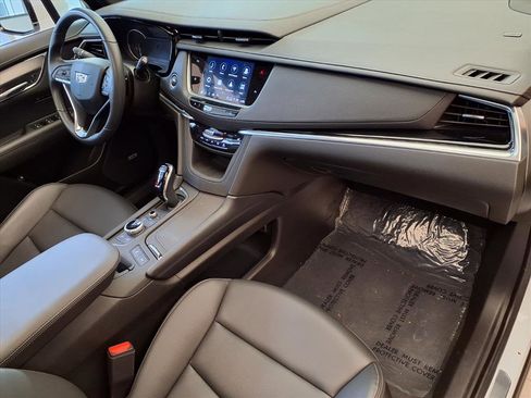 Used 2025 Cadillac XT6 Luxury image 26