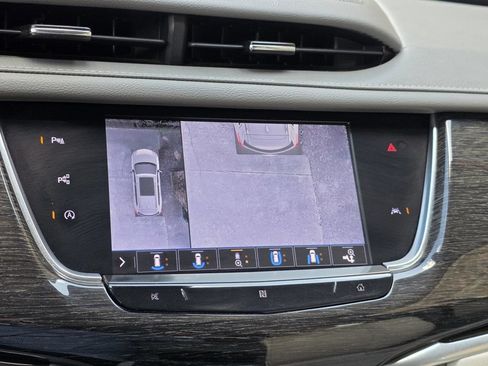 Used 2020 Cadillac XT6 Premium Luxury FWD image 21