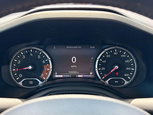 Used 2021 Jeep Renegade Latitude w/ Sun & Sound Group FWD image 18
