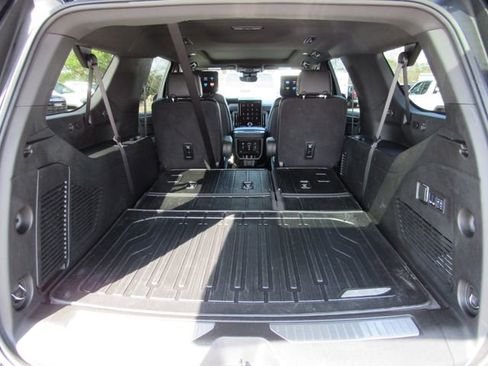 Used 2025 GMC Yukon XL AT4 Ultimate AWD/4WD image 43