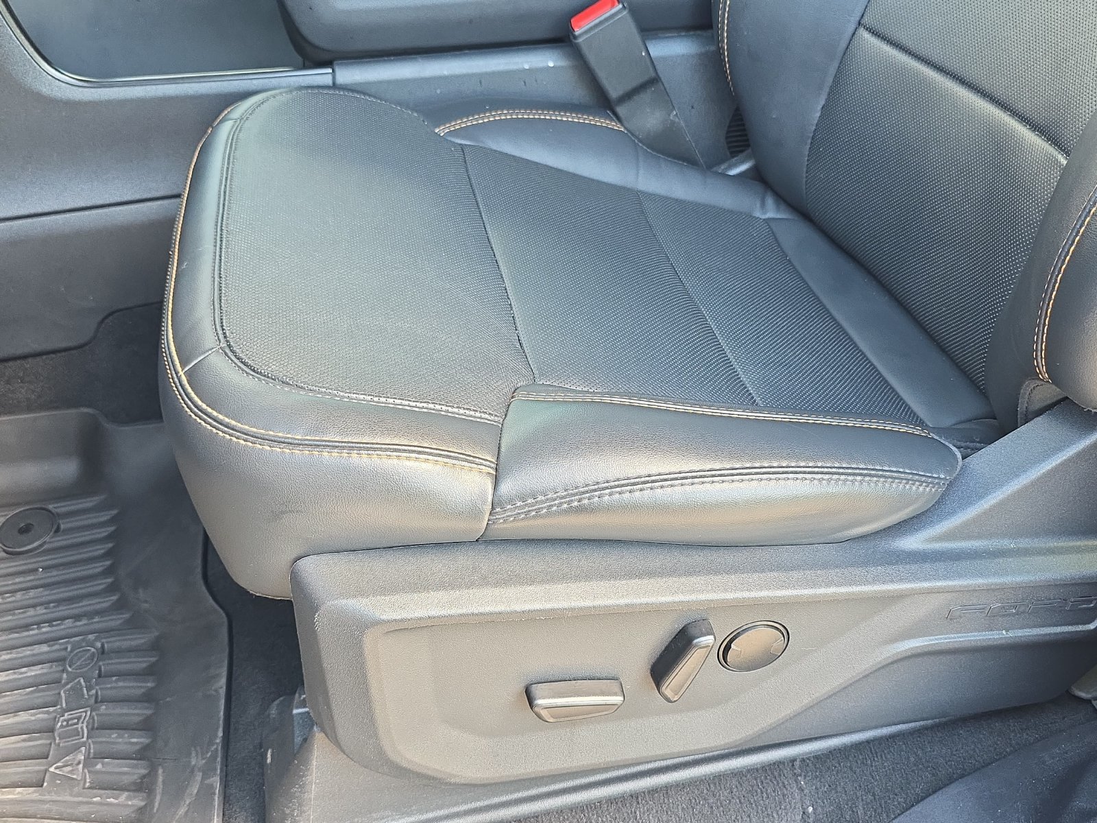 Used 2025 Ford Expedition Tremor AWD/4WD image 26