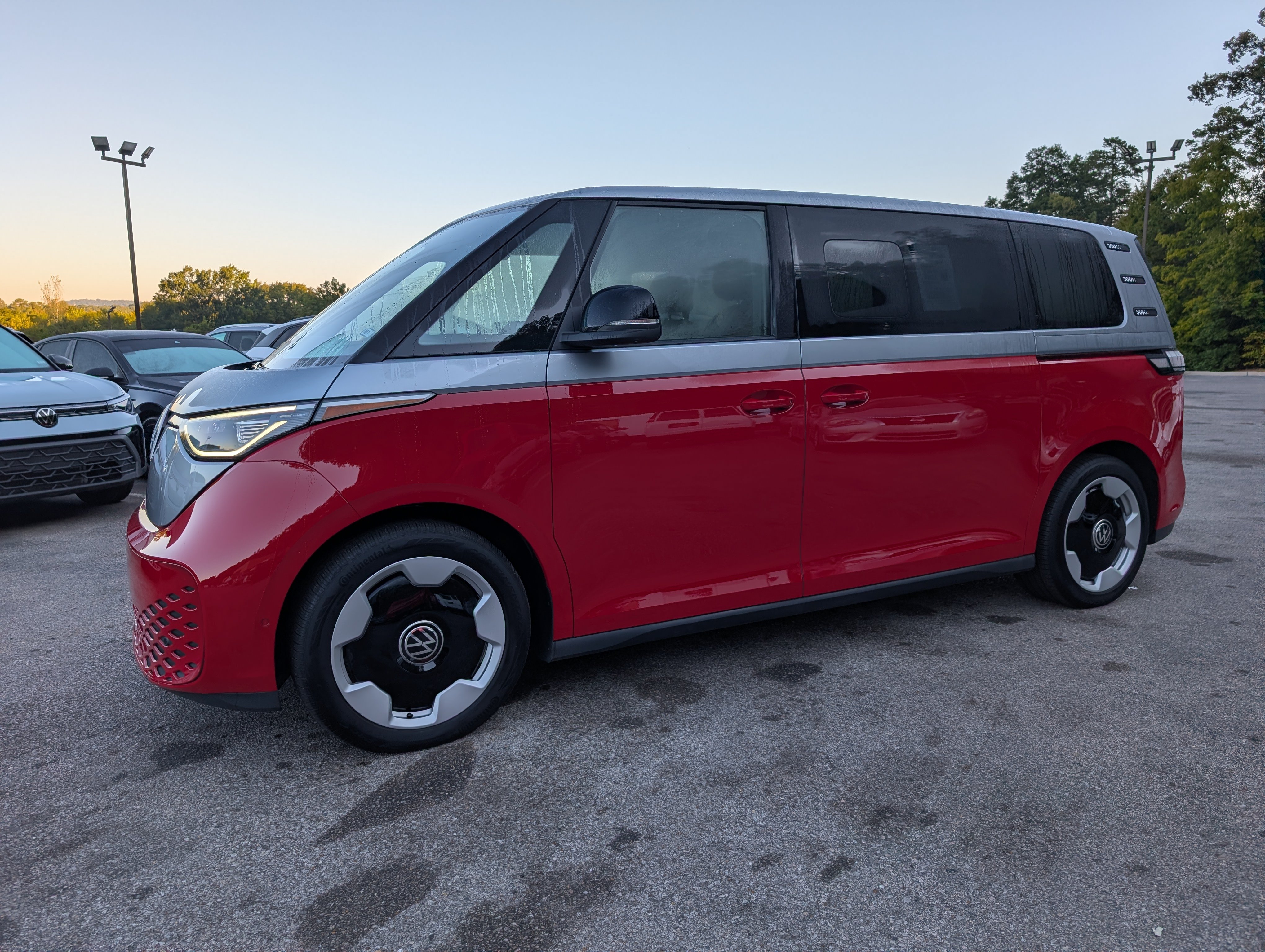 Used 2025 Volkswagen ID. Buzz Pro S Plus AWD/4WD image 5
