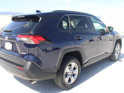 Certified 2022 Toyota RAV4 XLE w/ Convenience Package FWD image 3