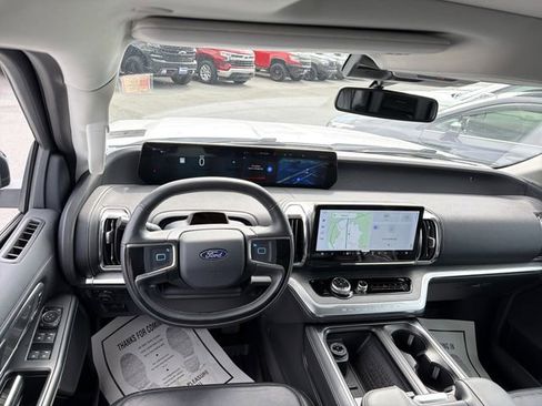 Used 2025 Ford Expedition Platinum AWD/4WD image 16