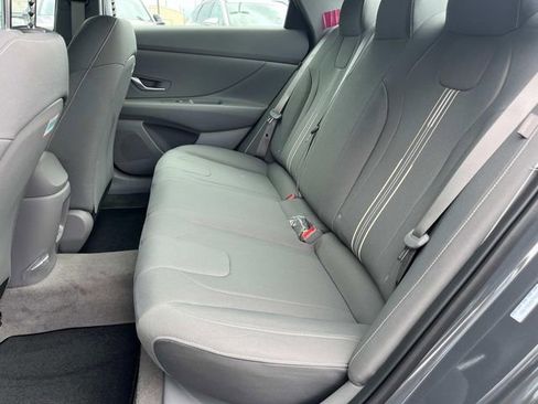 Used 2025 Hyundai Elantra Sport image 18