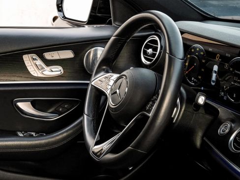 Used 2022 Mercedes-Benz E 350 Sedan image 13