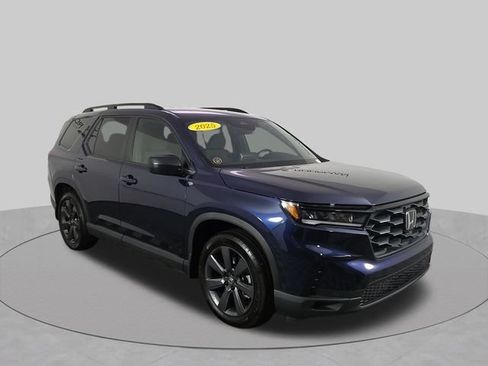 Used 2025 Honda Pilot Sport image 11