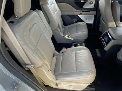 Used 2020 Lincoln Aviator Reserve w/ Equipment Group 202A image 15