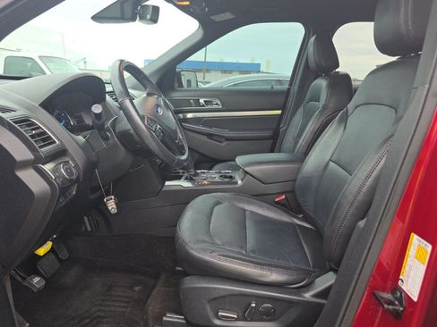Used 2018 Ford Explorer XLT w/ Equipment Group 202A FWD image 9