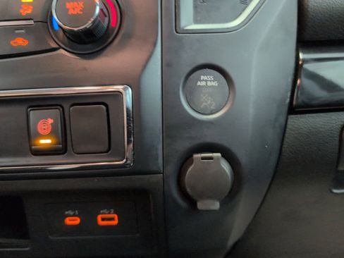 Used 2024 Nissan Titan SV image 19