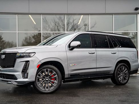 Used 2023 Cadillac Escalade V w/ LPO, ONYX Package image 2