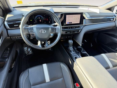 Used 2025 Toyota Camry SE image 15