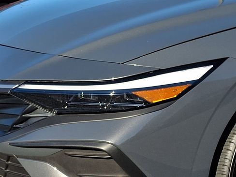 Certified 2025 Hyundai Elantra Sport image 10