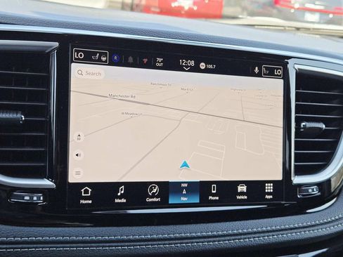 New 2026 Chrysler Pacifica Limited w/ Uconnect Theater Family Group FWD image 25