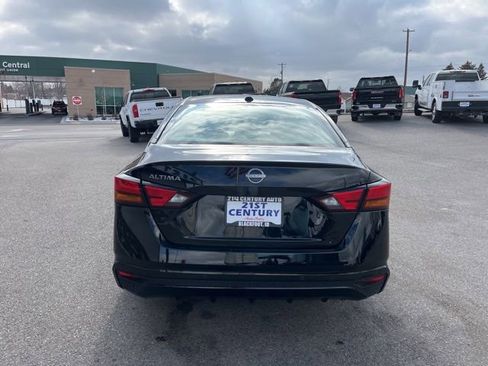 Used 2025 Nissan Altima 2.5 SV image 10