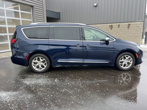Used 2020 Chrysler Pacifica Limited image 4