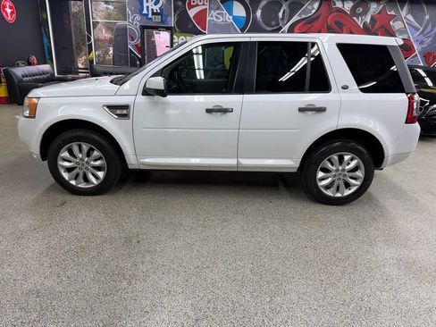 Used 2011 Land Rover LR2 HSE AWD/4WD image 2