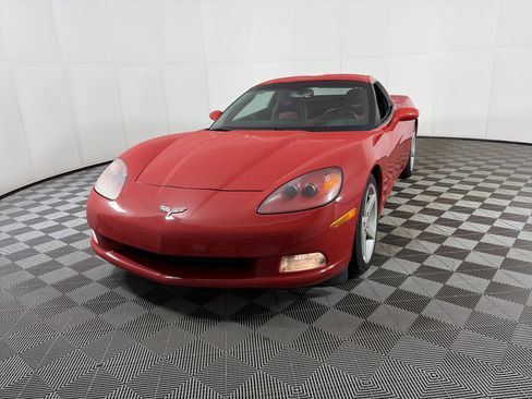 Used 2007 Chevrolet Corvette Coupe w/ Preferred Equipment Group image 3