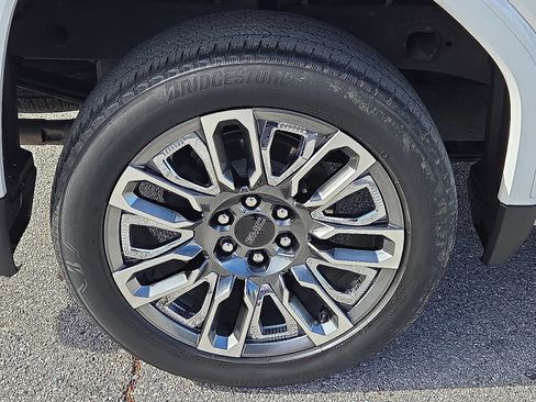 Used 2024 GMC Sierra 1500 Denali Ultimate image 8