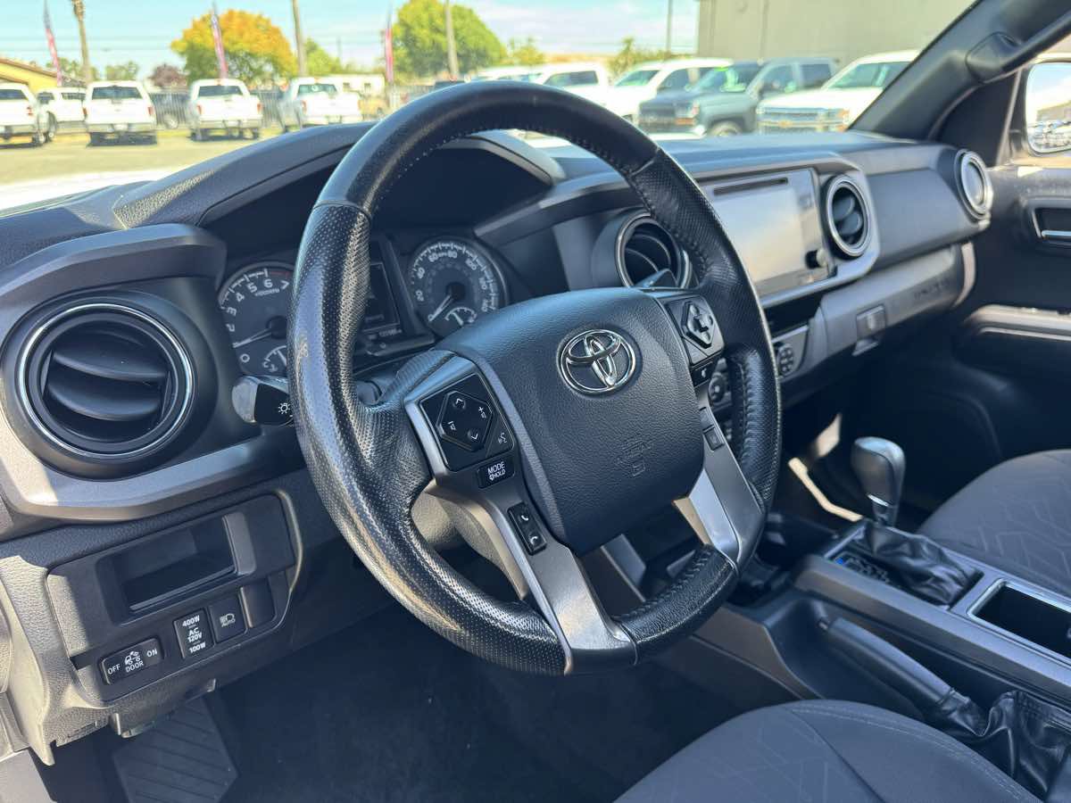 Used 2019 Toyota Tacoma TRD Off-Road w/ Technology Package AWD/4WD image 25