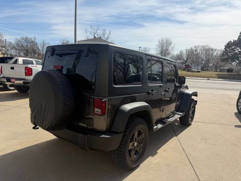 Used 2018 Jeep Wrangler Unlimited Sport S AWD/4WD image 28
