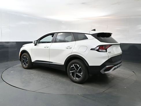 Used 2023 Kia Sportage LX AWD/4WD image 3