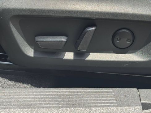 Used 2025 Nissan Rogue SV FWD image 22