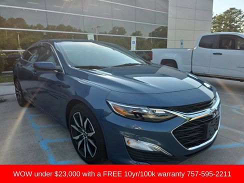 Used 2025 Chevrolet Malibu RS FWD image 2