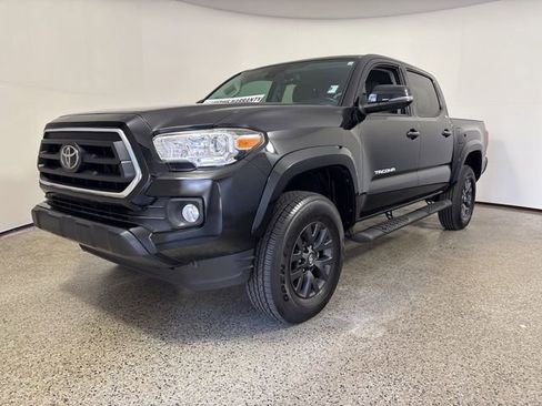 Used 2022 Toyota Tacoma SR5 w/ Technology Package image 15