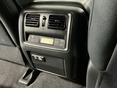 Used 2020 Nissan Pathfinder SV image 22