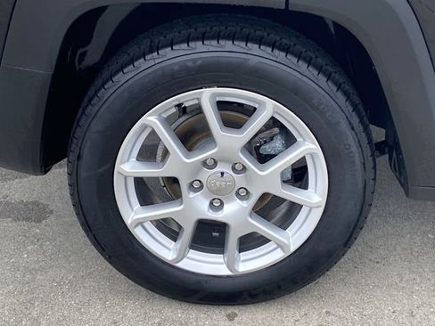 Used 2021 Jeep Renegade Latitude image 30