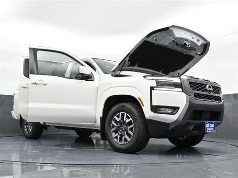 Used 2025 Nissan Frontier SL image 41