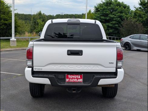 Used 2020 Toyota Tacoma TRD Sport AWD/4WD image 6