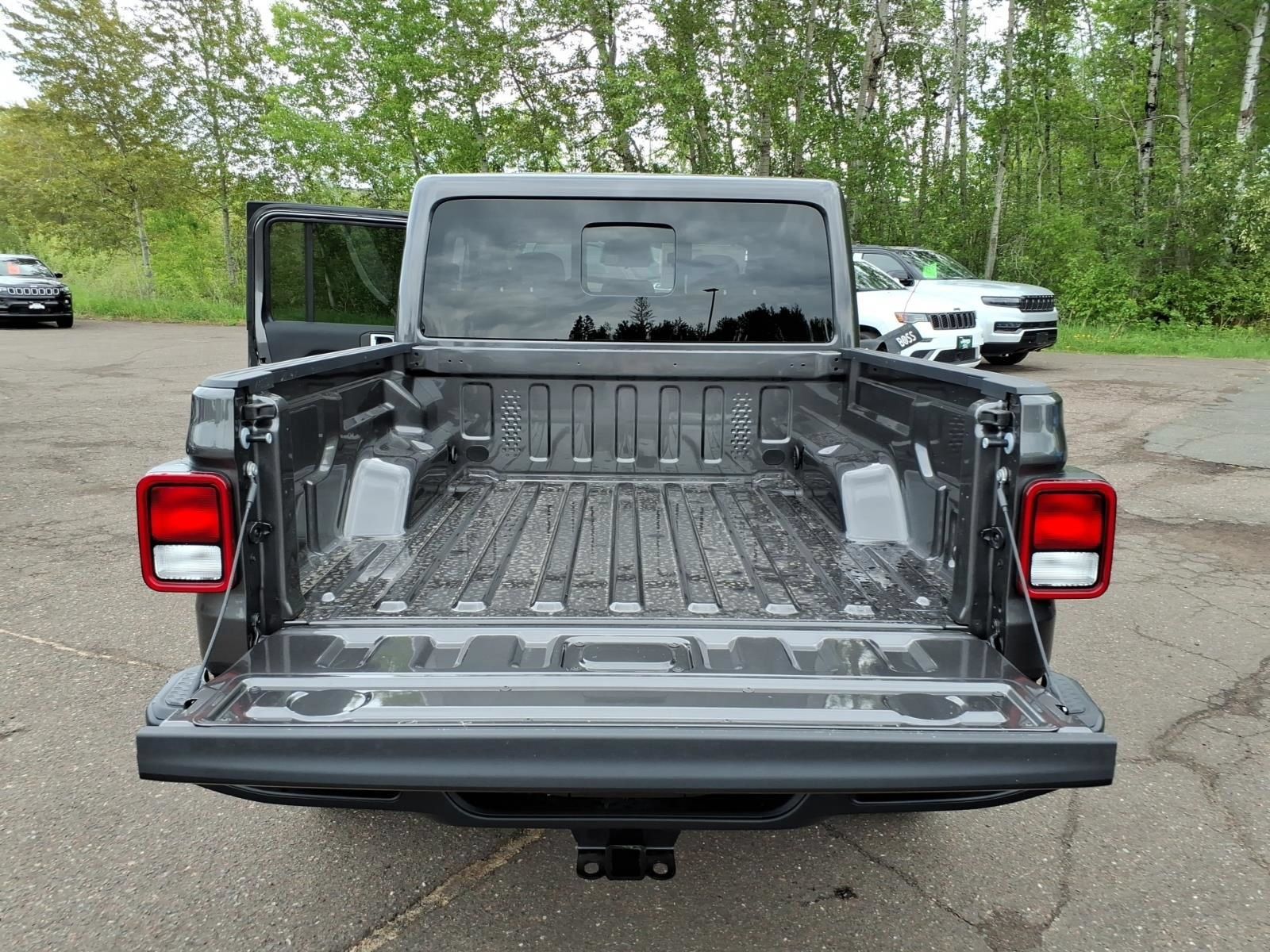 New 2026 Jeep Gladiator Sport AWD/4WD image 10