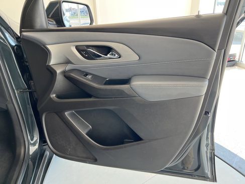 Used 2021 Chevrolet Traverse LT image 38