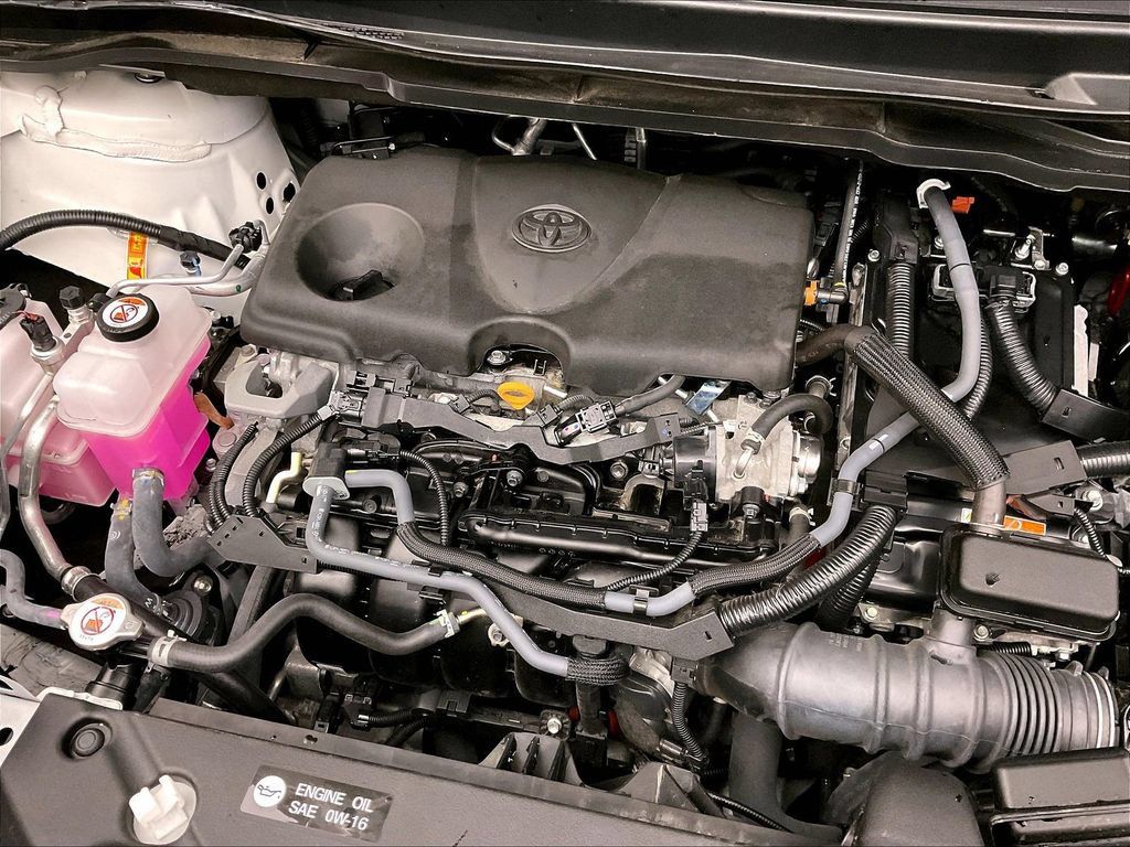 Used 2025 Toyota Sienna LE FWD image 39