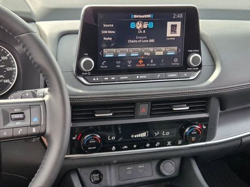 Used 2025 Nissan Rogue SV w/ SV Premium Package FWD image 22
