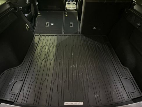 Used 2020 Land Rover Range Rover Velar S image 19