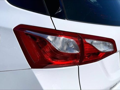 Used 2021 Chevrolet Equinox LS FWD image 23