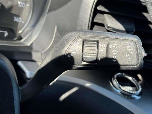 Used 2022 Ford Explorer XLT image 21