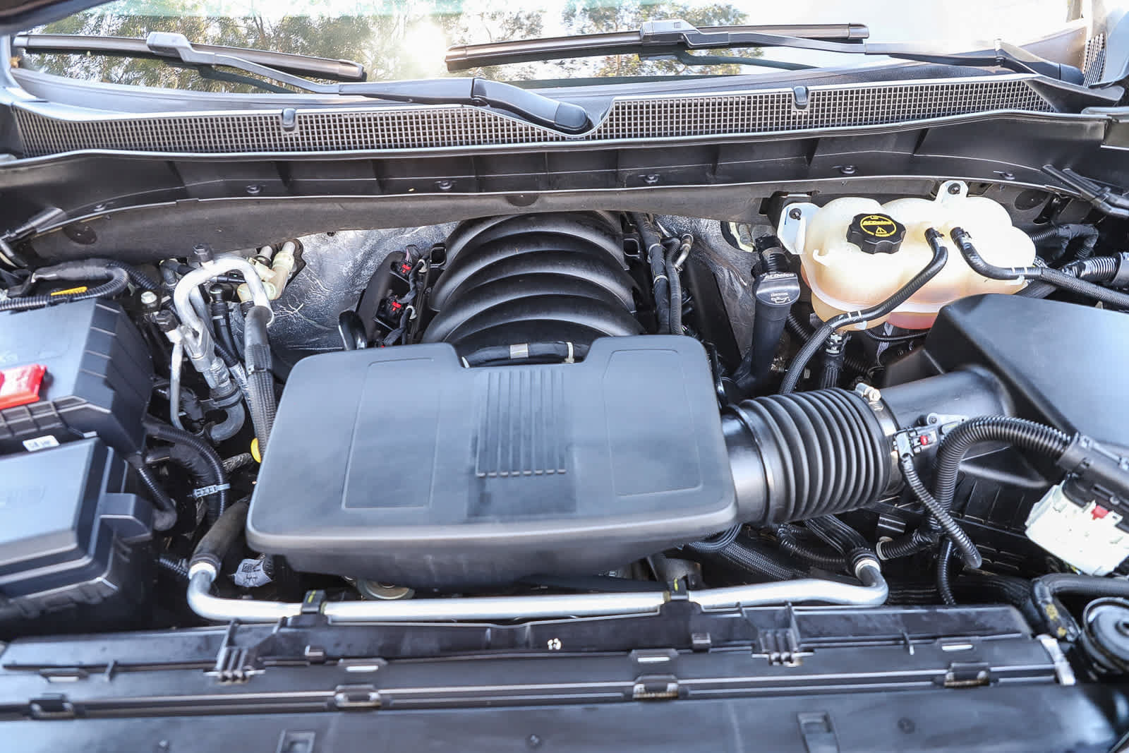 Used 2024 Chevrolet Tahoe LT w/ Luxury Package RWD image 23