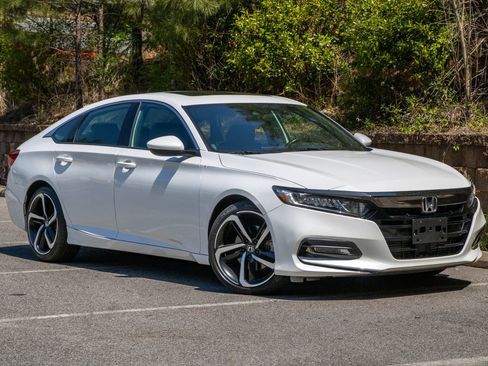 Used 2018 Honda Accord Sport image 3