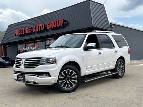 Used 2017 Lincoln Navigator Select AWD/4WD image 23