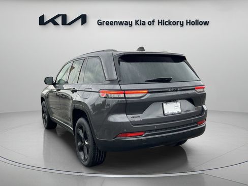 Used 2023 Jeep Grand Cherokee Altitude image 5