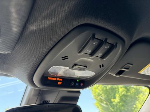 Certified 2025 Chevrolet Trax RS w/ Sunroof Package FWD image 23