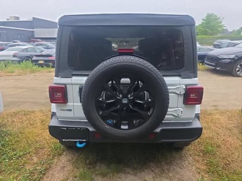 Used 2023 Jeep Wrangler Unlimited Sahara w/ Cold Weather Group AWD/4WD image 16