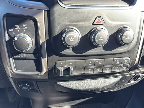 Used 2018 RAM 3500 SLT w/ Luxury Group image 32