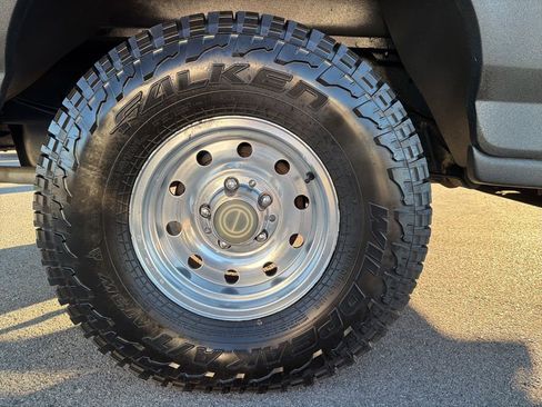 Used 1996 Ford Bronco XLT image 14