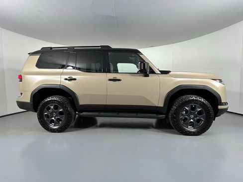 Used 2025 Lexus GX 550 AWD/4WD image 9
